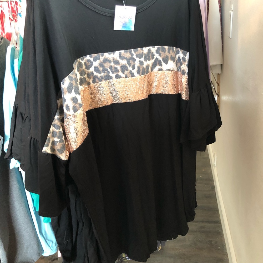 Black Tee